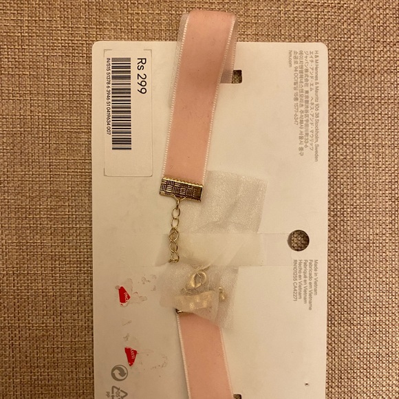 H&M Divided Pink Velvet Choker - Picture 3 of 4